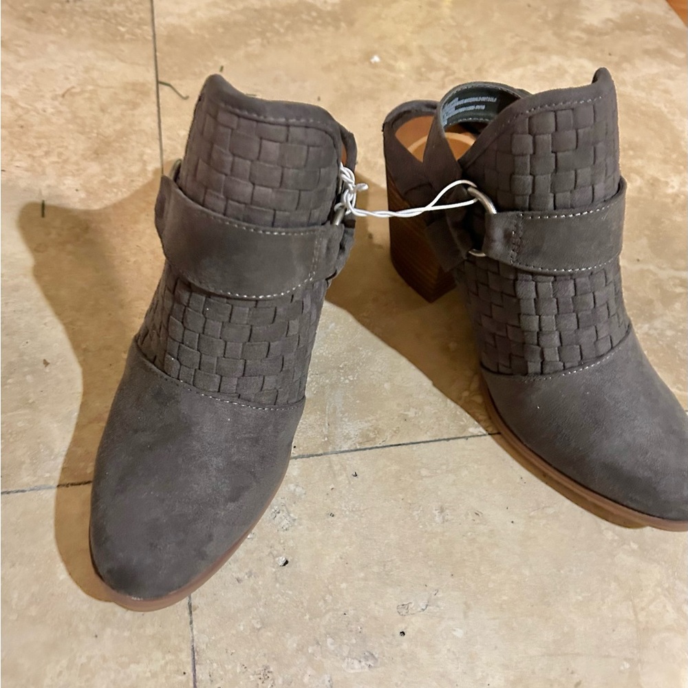 Booties lot - Picture 2 of 7